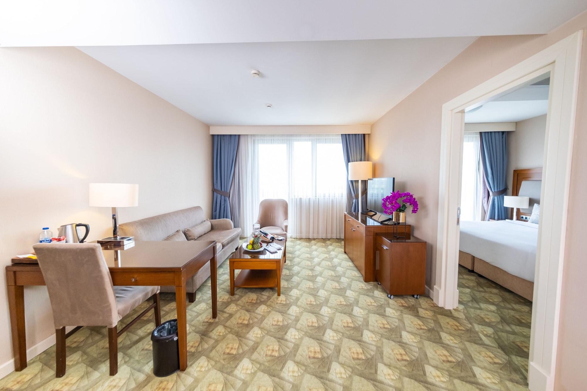 Miracle Istanbul Asia Airport Hotel & Spa Ngoại thất bức ảnh A suite at the hotel