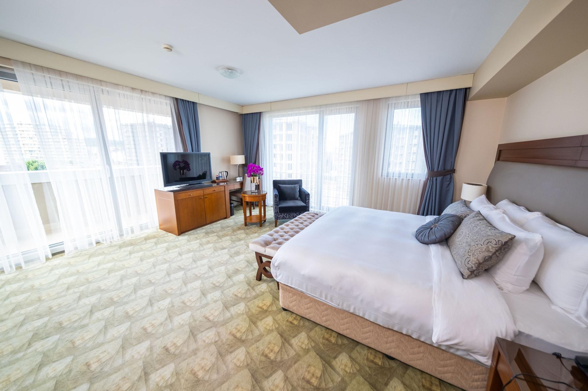 Miracle Istanbul Asia Airport Hotel & Spa Ngoại thất bức ảnh A bedroom at the hotel