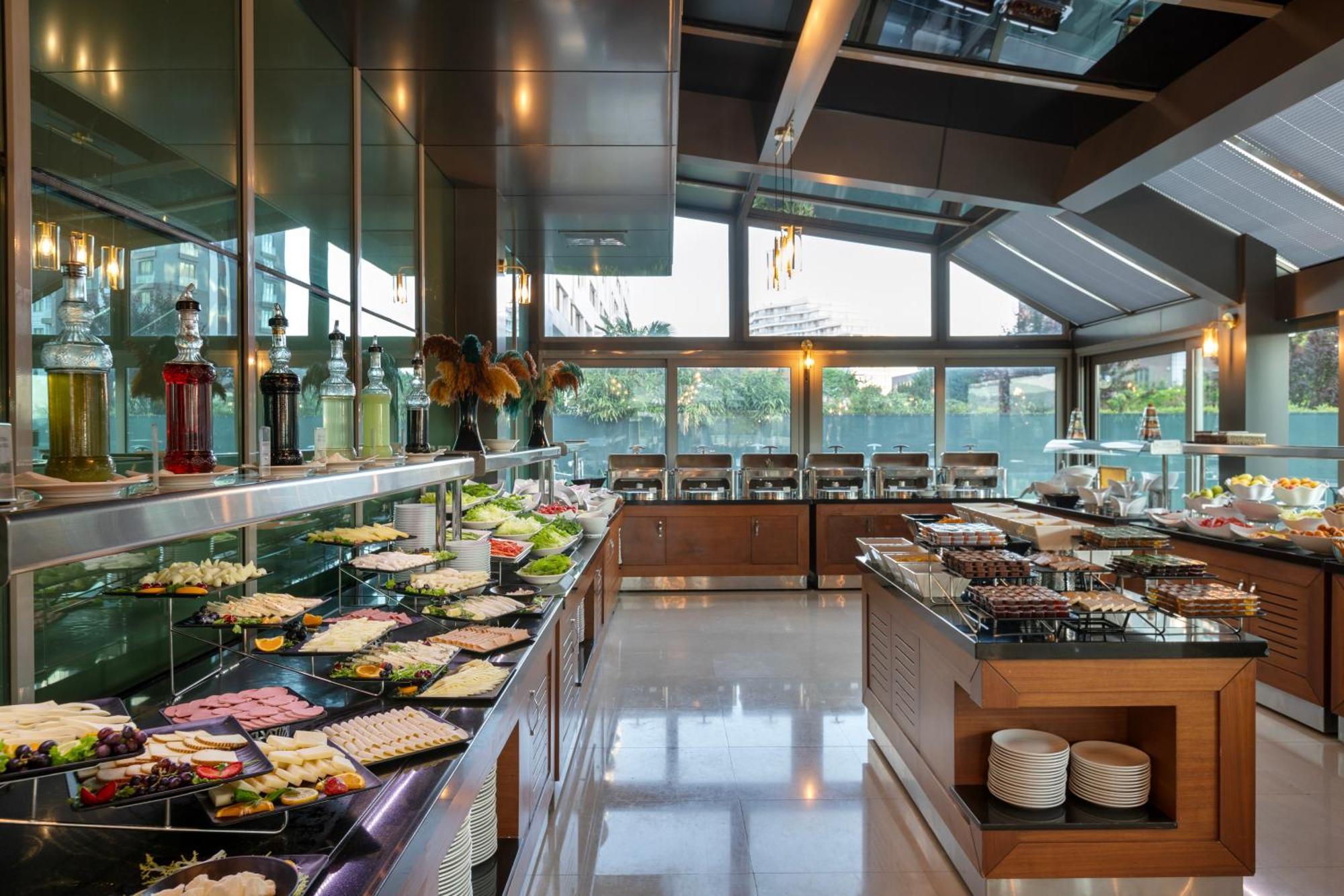 Miracle Istanbul Asia Airport Hotel & Spa Ngoại thất bức ảnh The buffet at the hotel