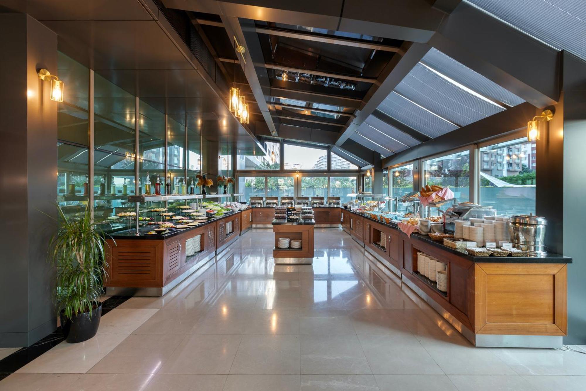 Miracle Istanbul Asia Airport Hotel & Spa Ngoại thất bức ảnh The buffet at the hotel