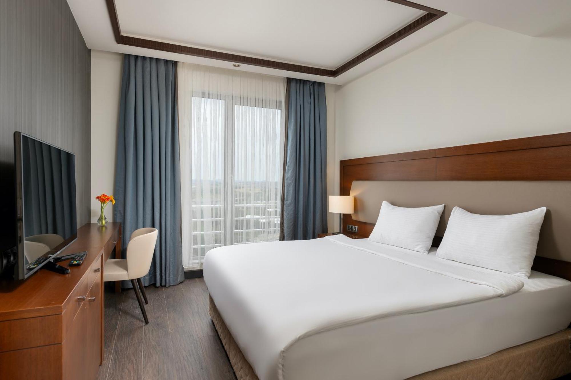Miracle Istanbul Asia Airport Hotel & Spa Ngoại thất bức ảnh A room at the hotel