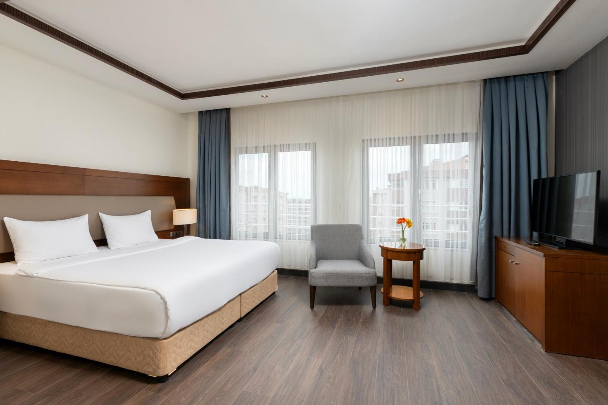 Miracle Istanbul Asia Airport Hotel & Spa Ngoại thất bức ảnh A room at the hotel