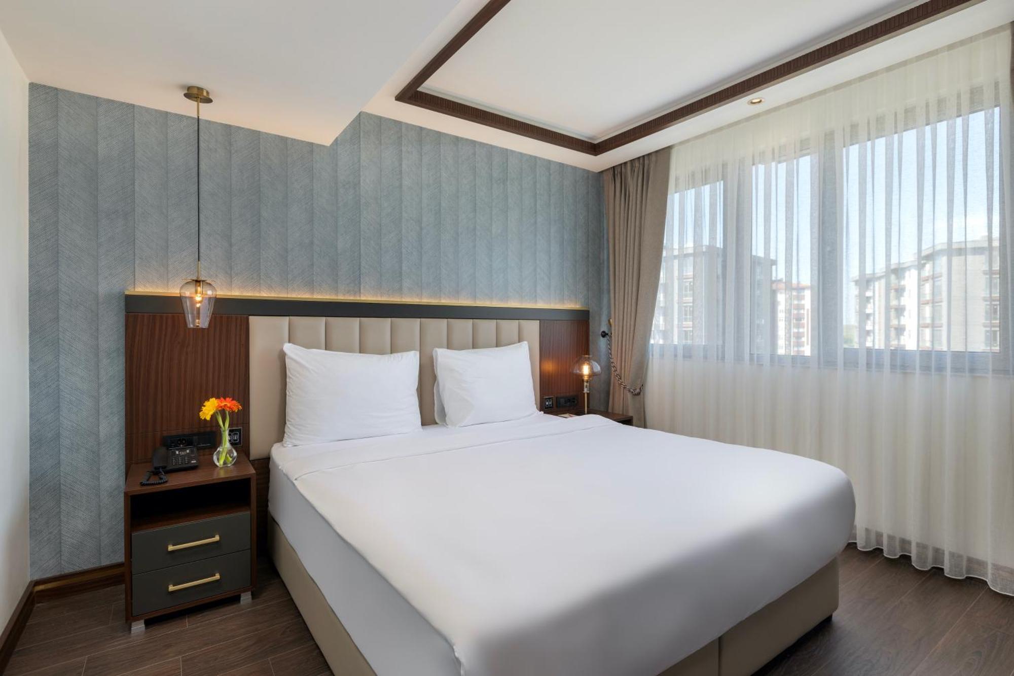 Miracle Istanbul Asia Airport Hotel & Spa Ngoại thất bức ảnh A bedroom at the hotel