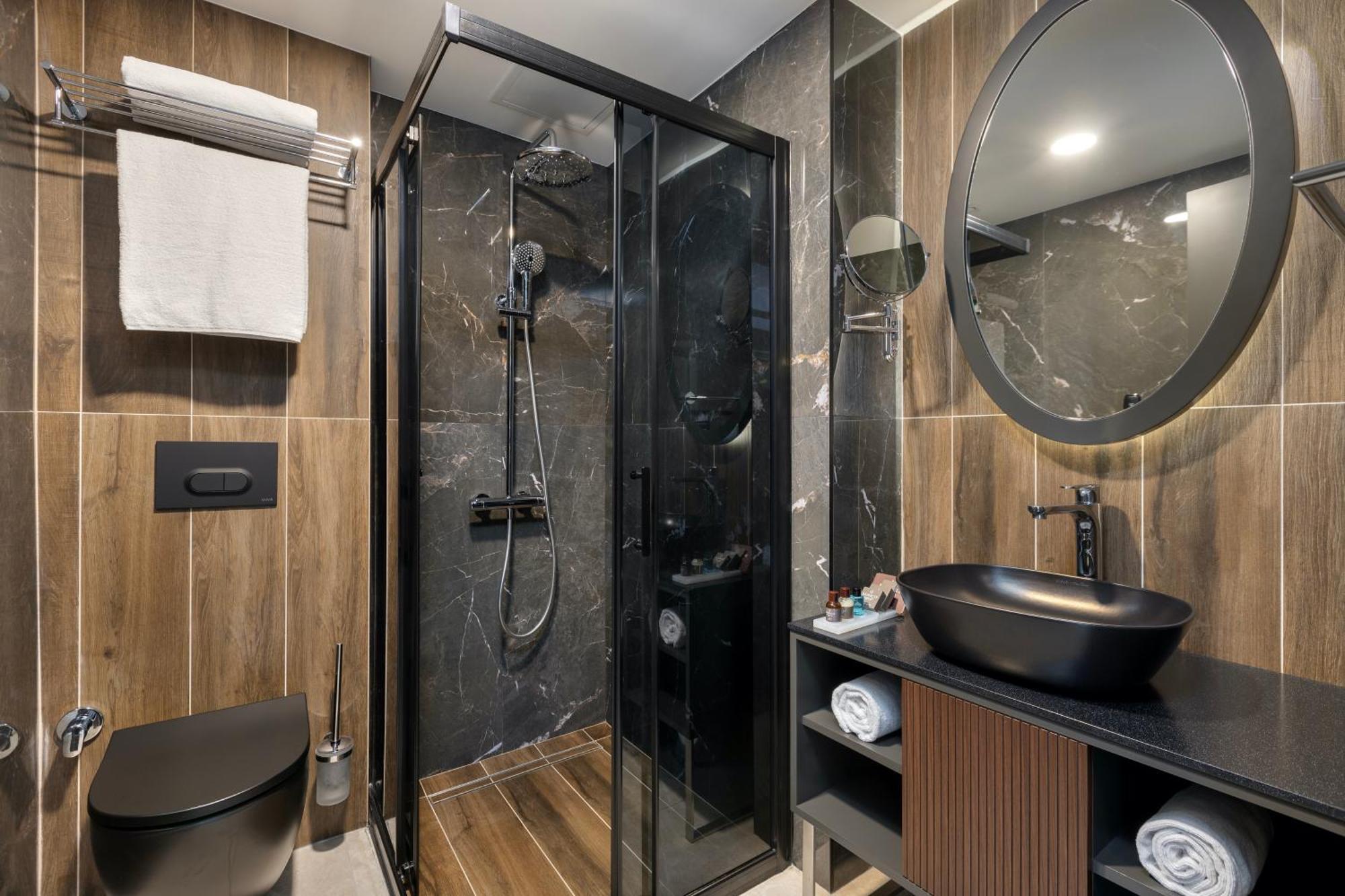 Miracle Istanbul Asia Airport Hotel & Spa Ngoại thất bức ảnh Bathroom
