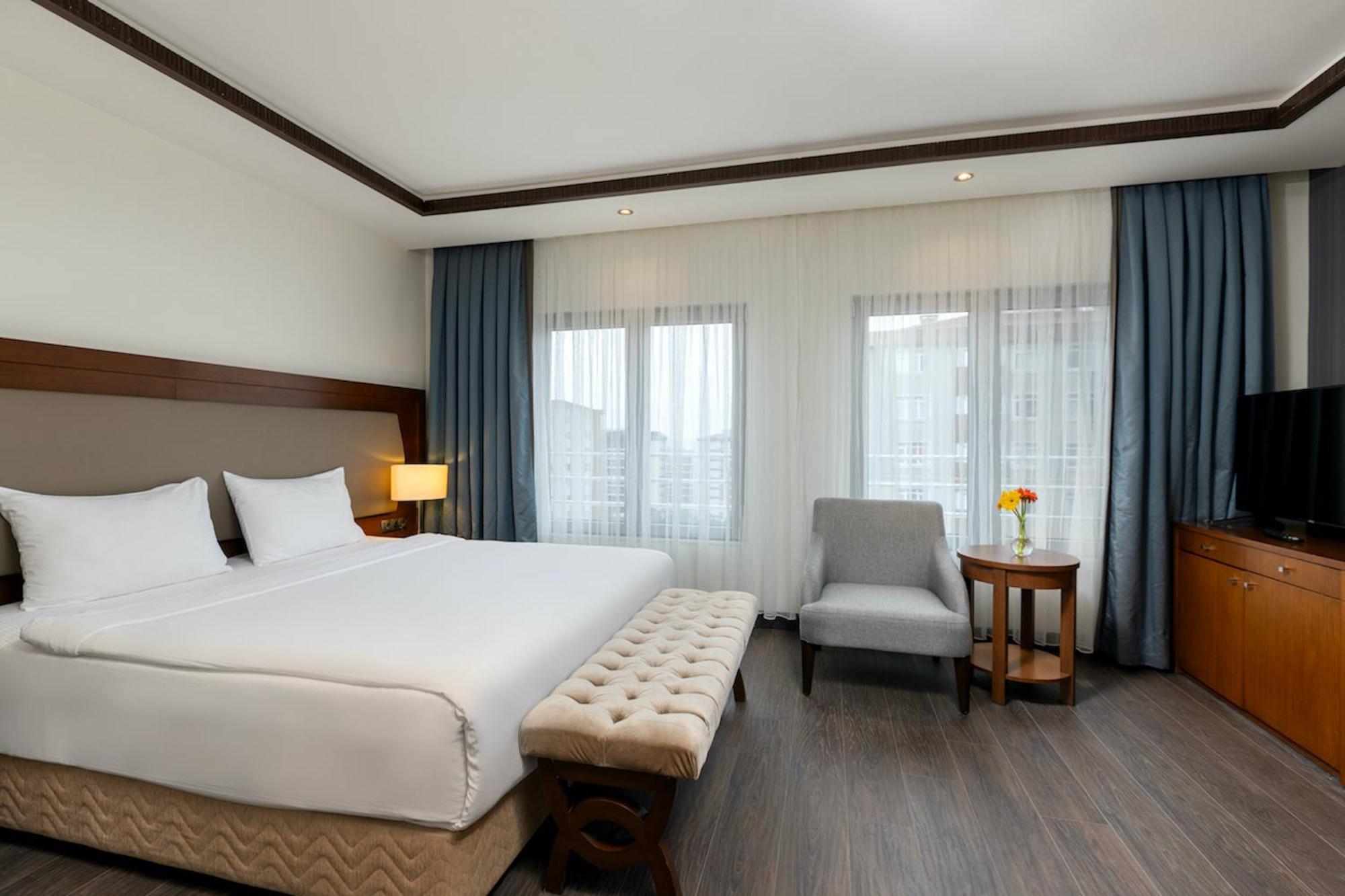 Miracle Istanbul Asia Airport Hotel & Spa Ngoại thất bức ảnh A bedroom at the hotel