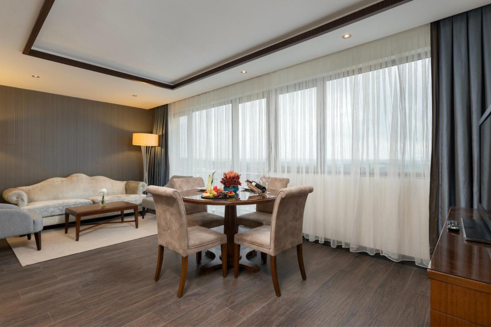 Miracle Istanbul Asia Airport Hotel & Spa Ngoại thất bức ảnh A suite at the hotel